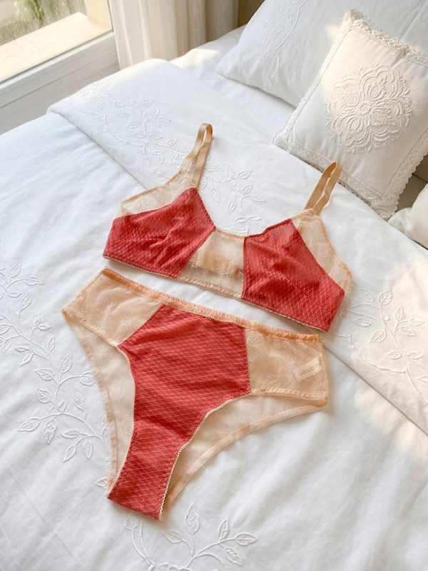 Conjunto Anaís semi-transparente con sujetador sin aros