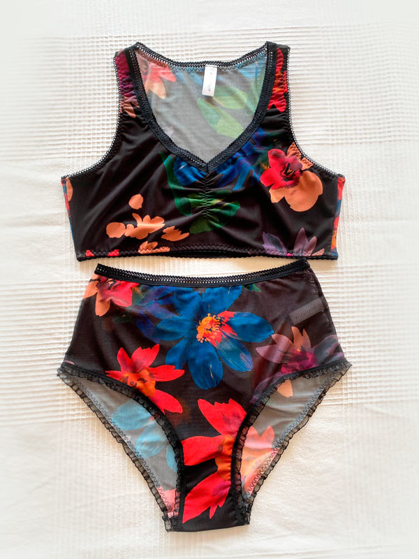 Conjunto Nomi flores semi-transparente con top forrado